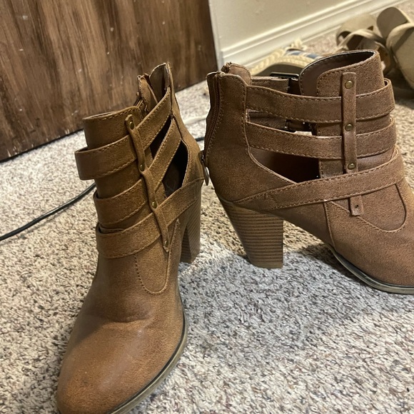 Brown booties - Picture 3 of 3